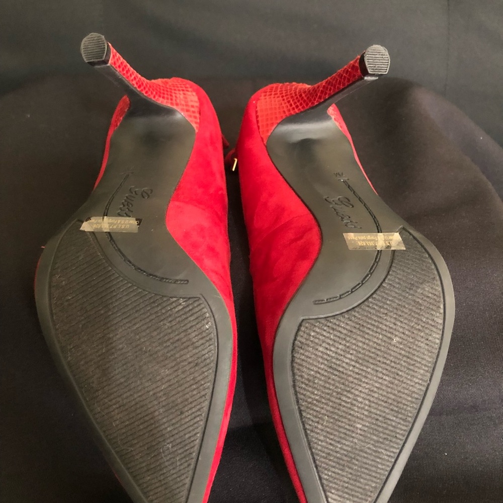 Red Guess pump - Picture 3 of 4